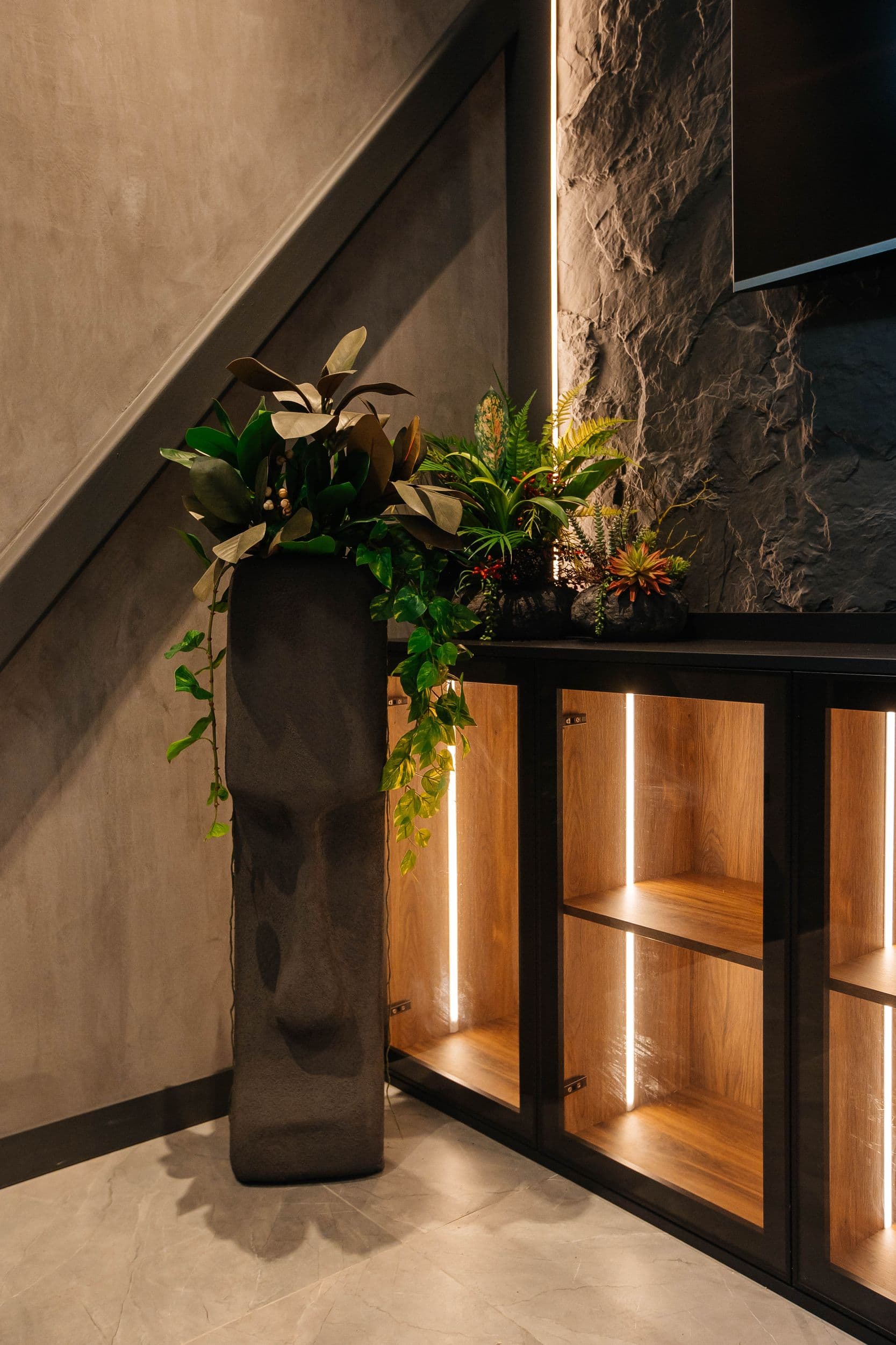 Кухня с винным шкафом