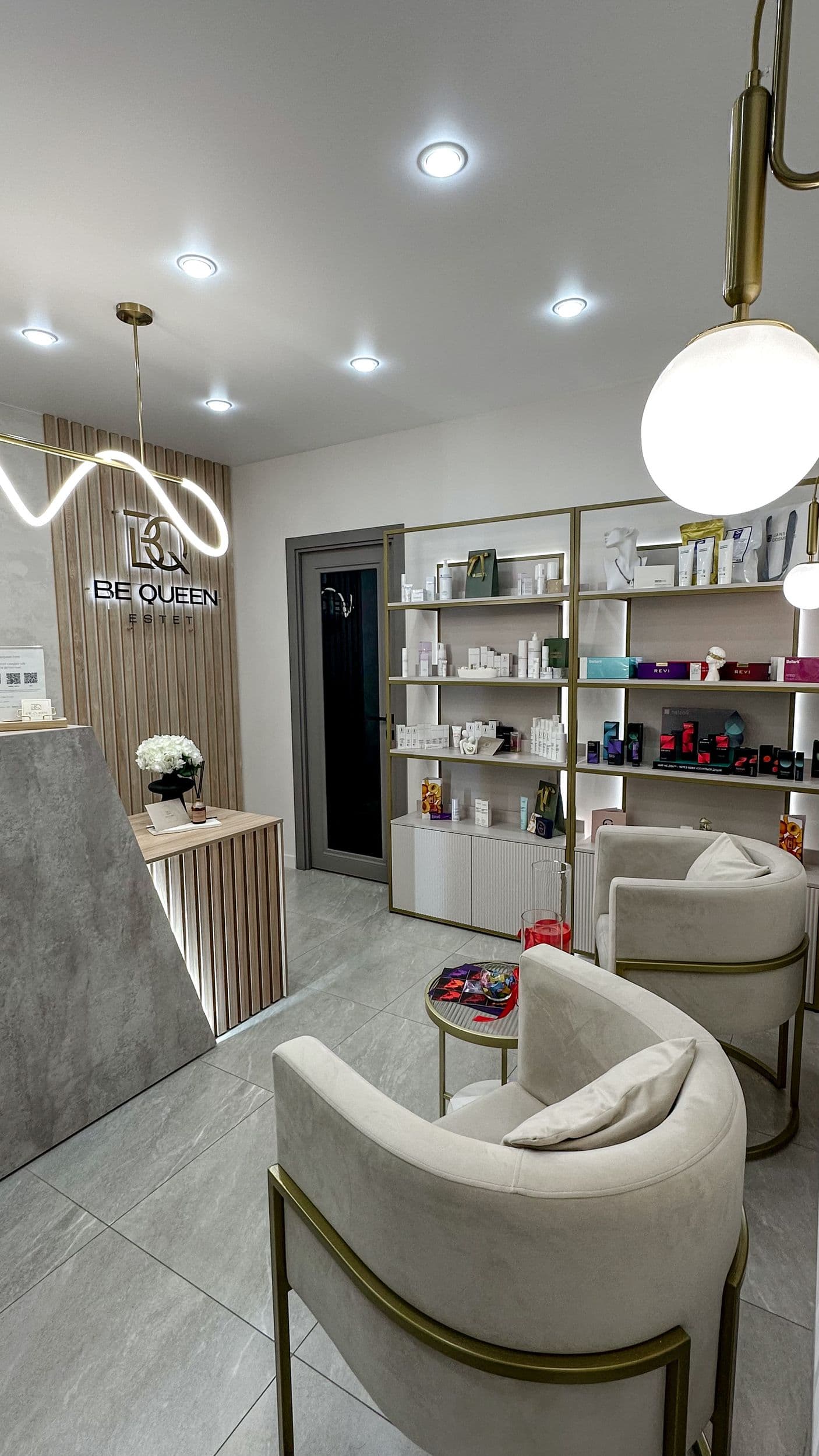 Угловая гардеробная в спальне