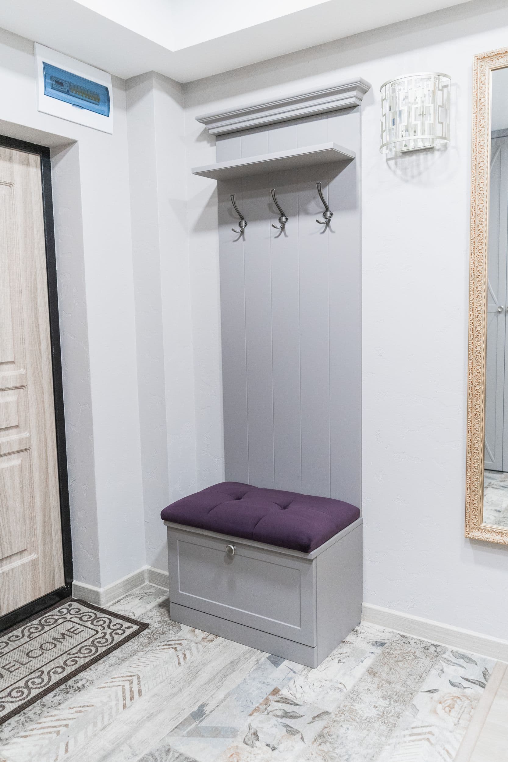 Прихожая с подсветкой