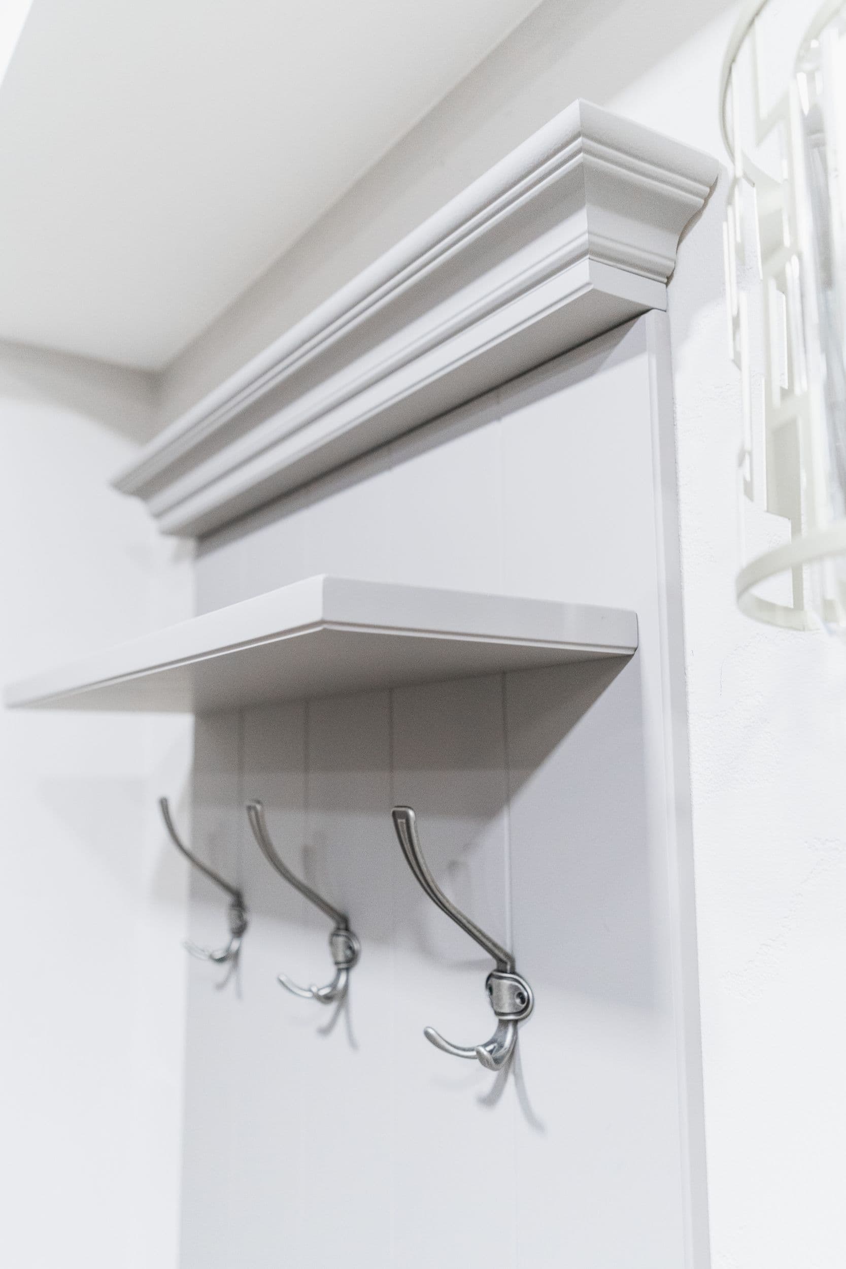 Узкая прихожая — деталь