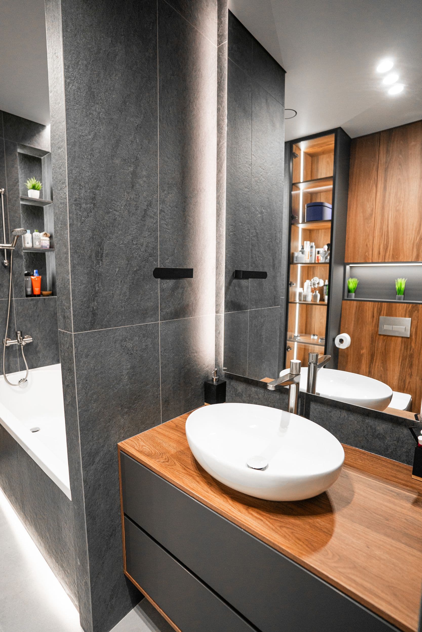 Мебель для ванной — встроенный пенал