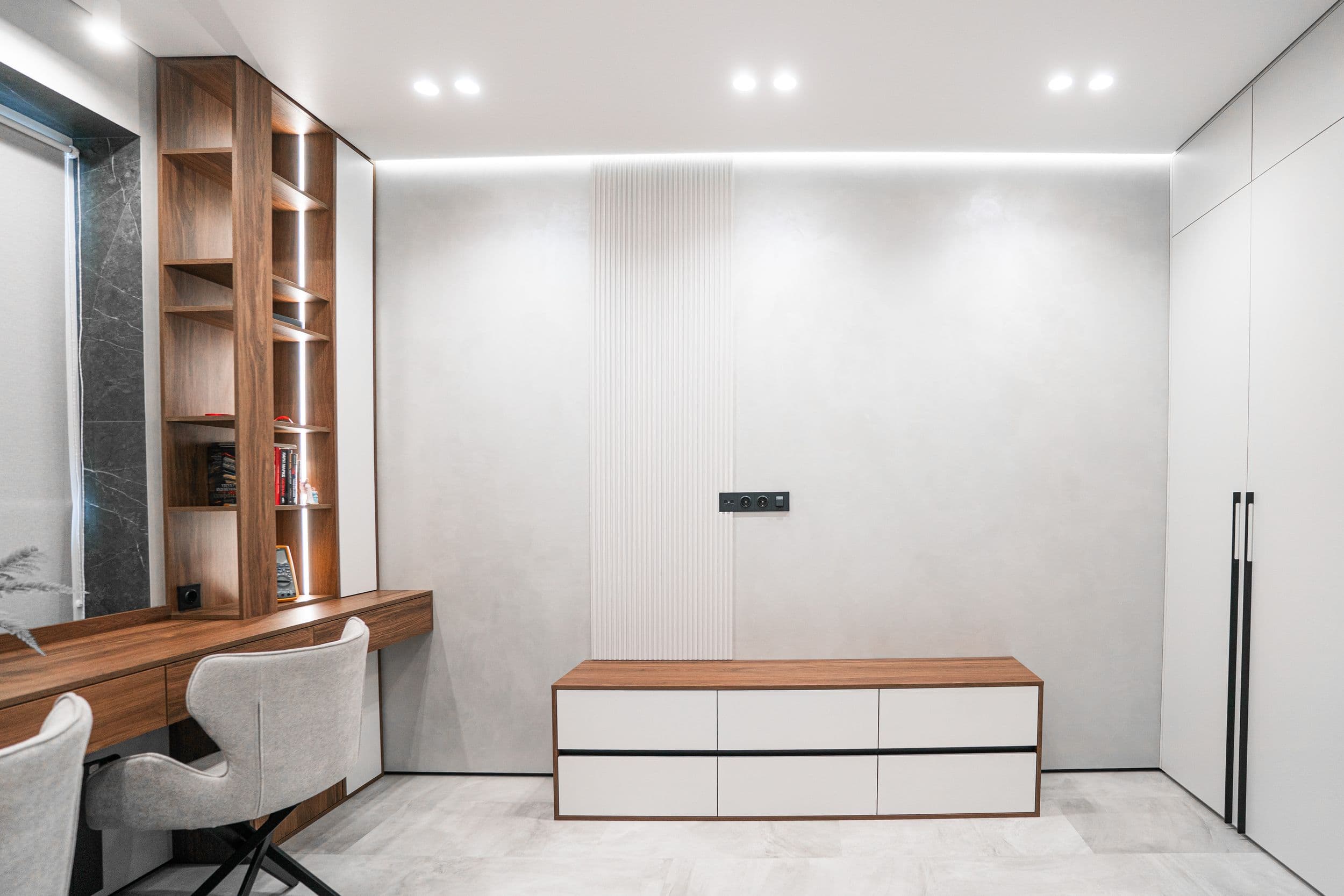 Спальня с комодом