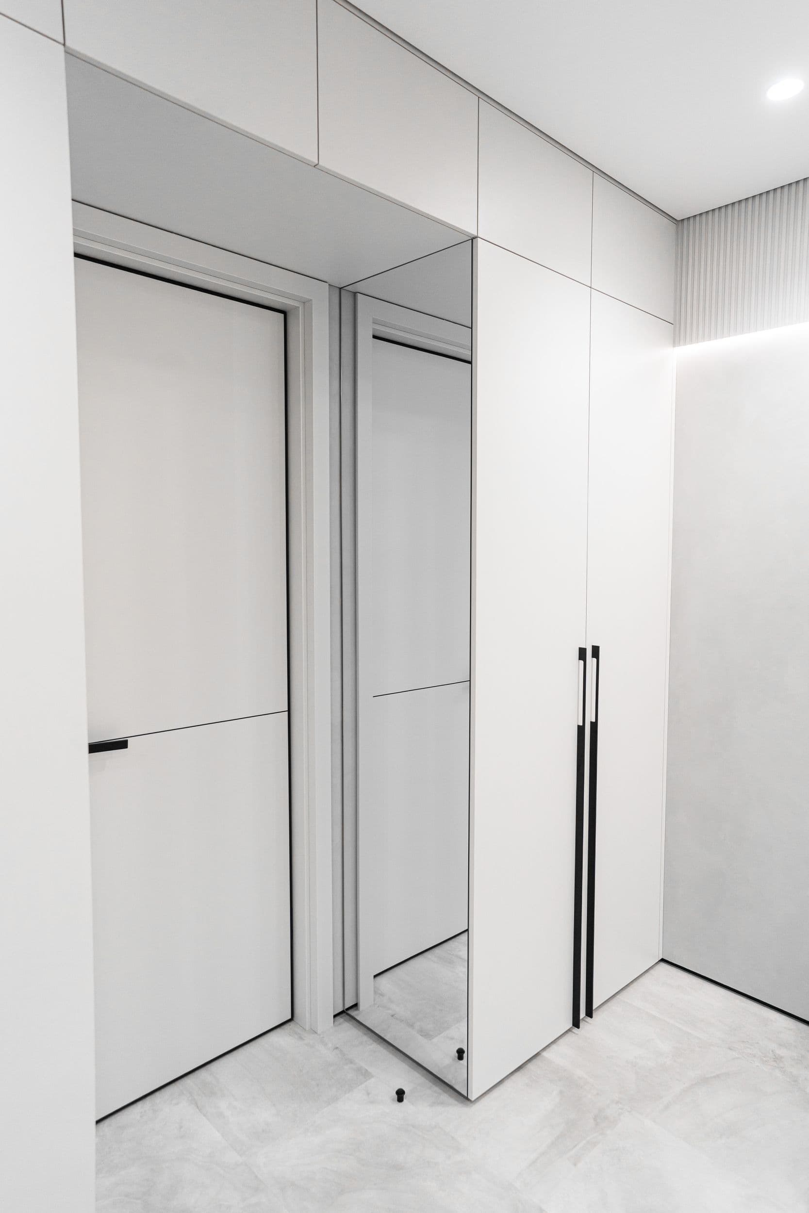 Распашной шкаф в спальню