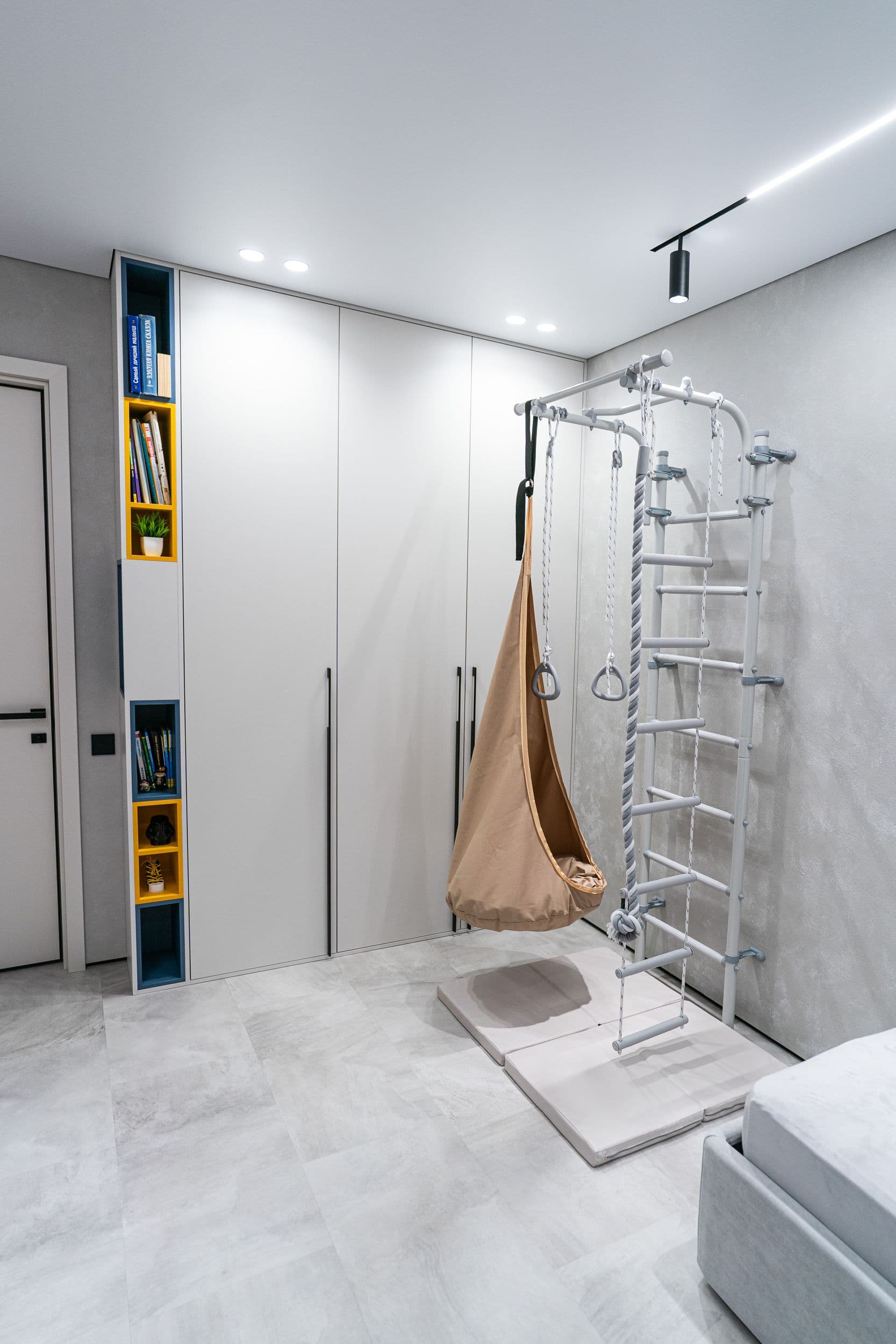 Угловой шкаф в детскую