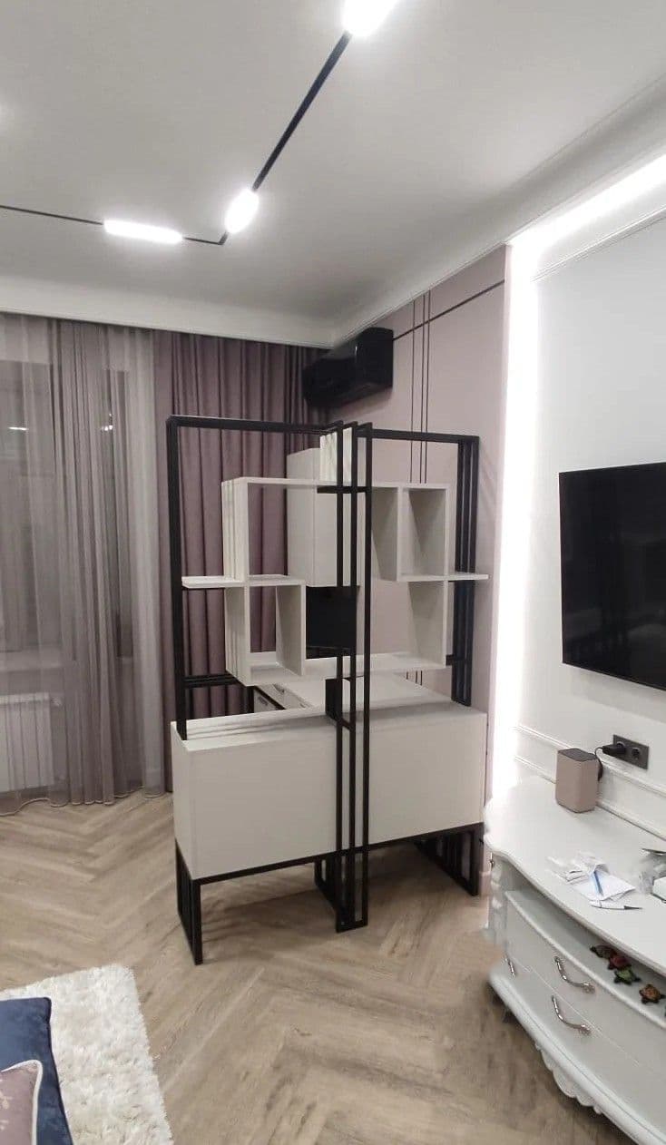 Стеллаж-перегородка с металлическим каркасом